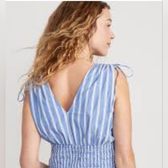 Old Navy Fitted Blue and White Striped Smocked Tie Shoulder Blouse Size Large - Picture 2 of 11